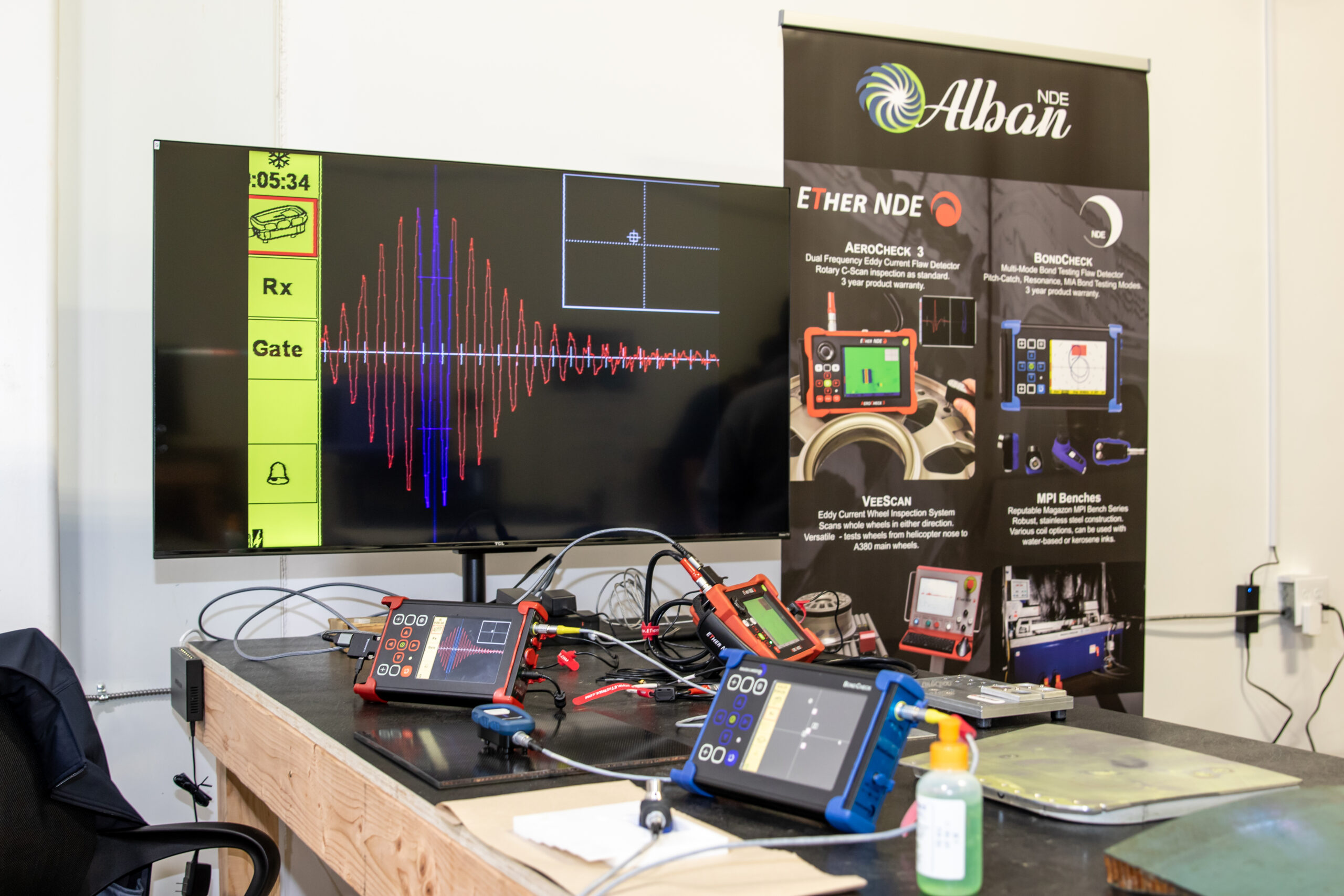 CICNDT non-destructive testing system demonstration with instrumentation and live signal display